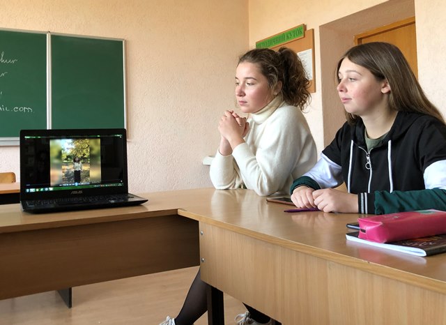 М. Орлик показує власний відеоматеріл на тему булінгу в школі